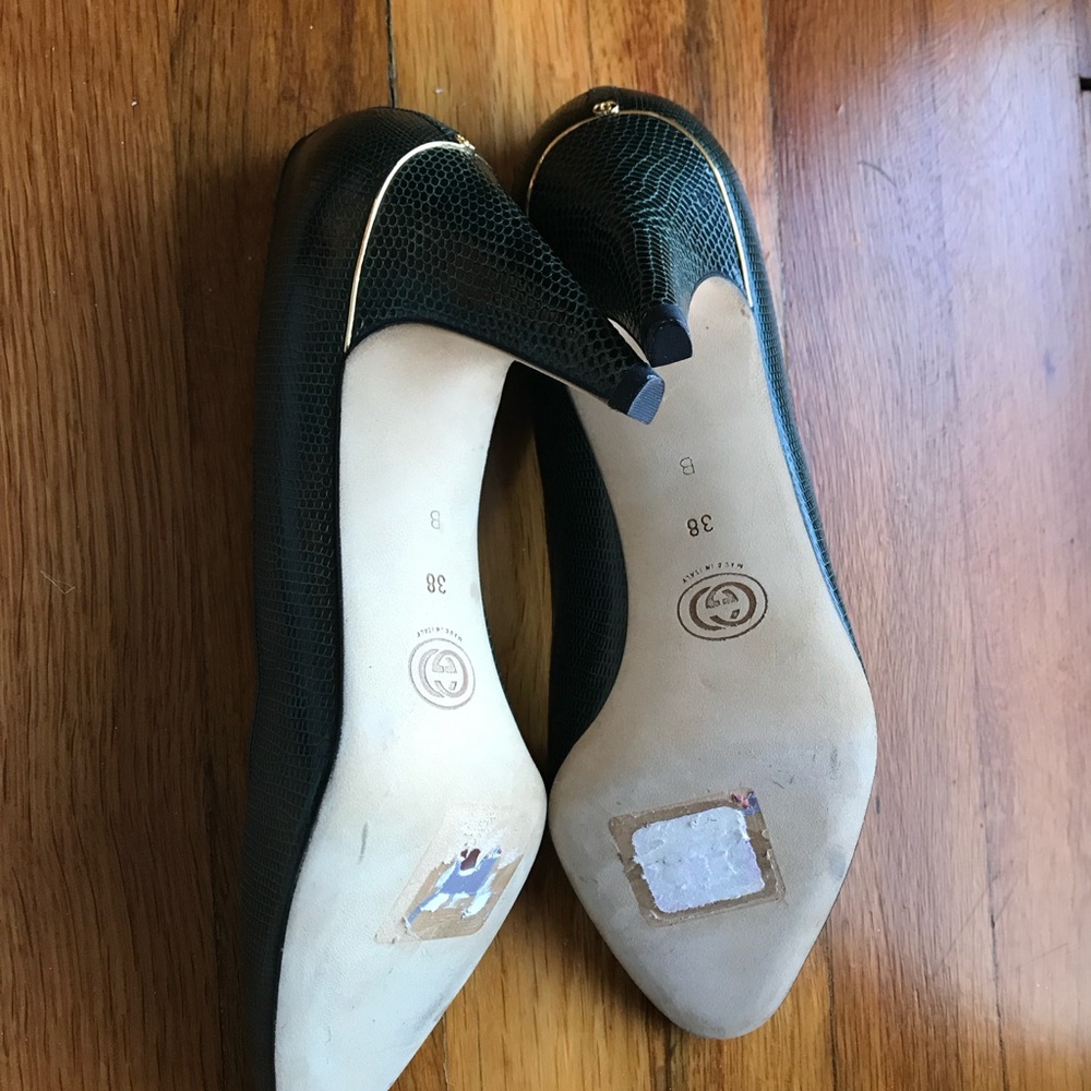 Vintage 1980s Gucci pumps. Size 38B. Dark green embossed leather. - Picture 10 of 13